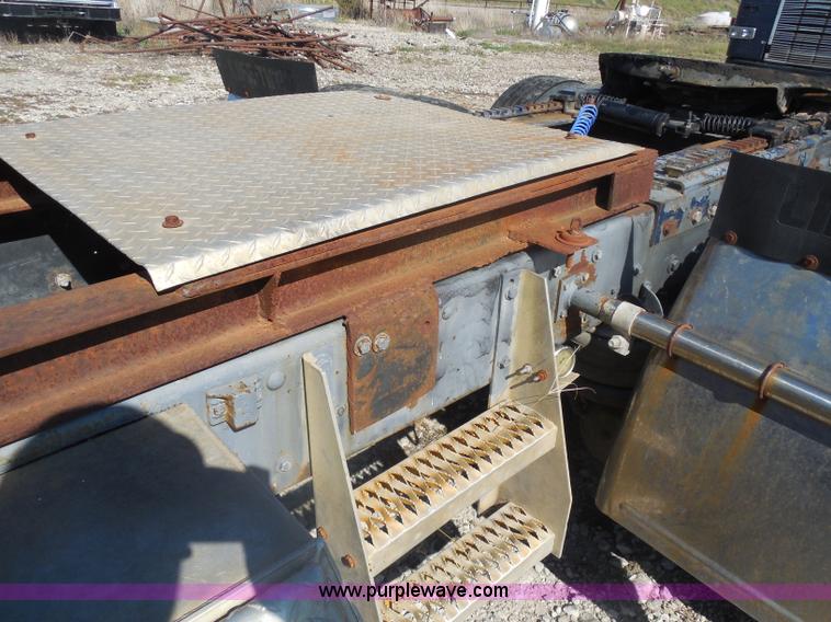 image for item I1315 1980 Kenworth semi truck