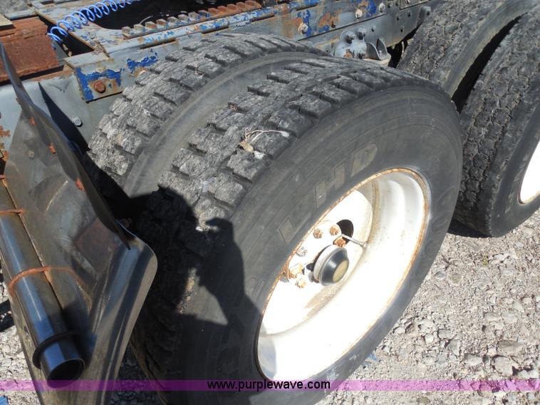 image for item I1315 1980 Kenworth semi truck