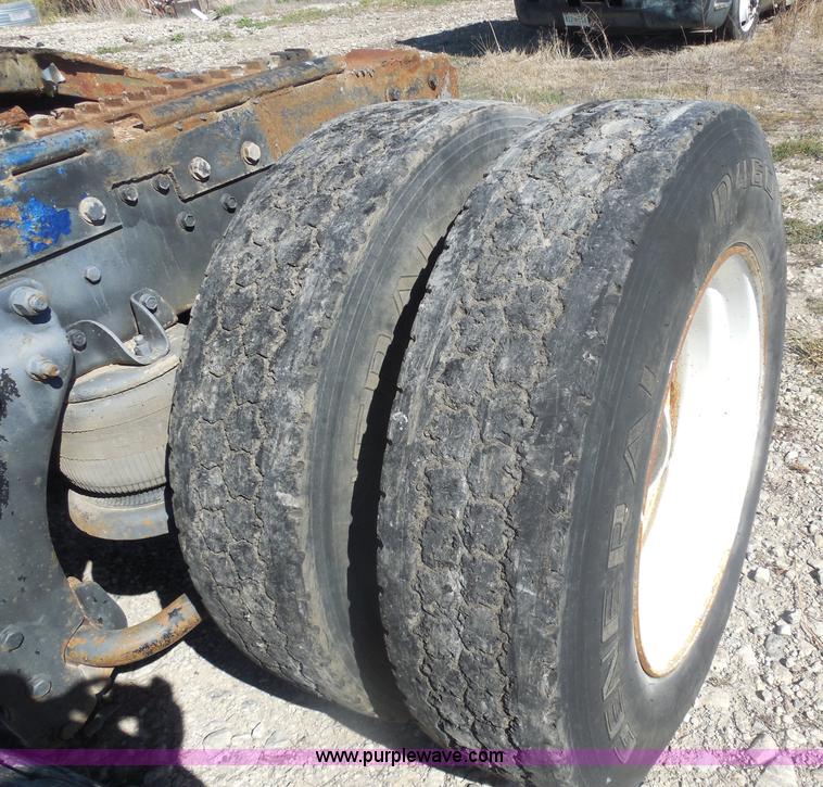 image for item I1315 1980 Kenworth semi truck