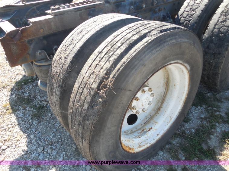 image for item I1315 1980 Kenworth semi truck