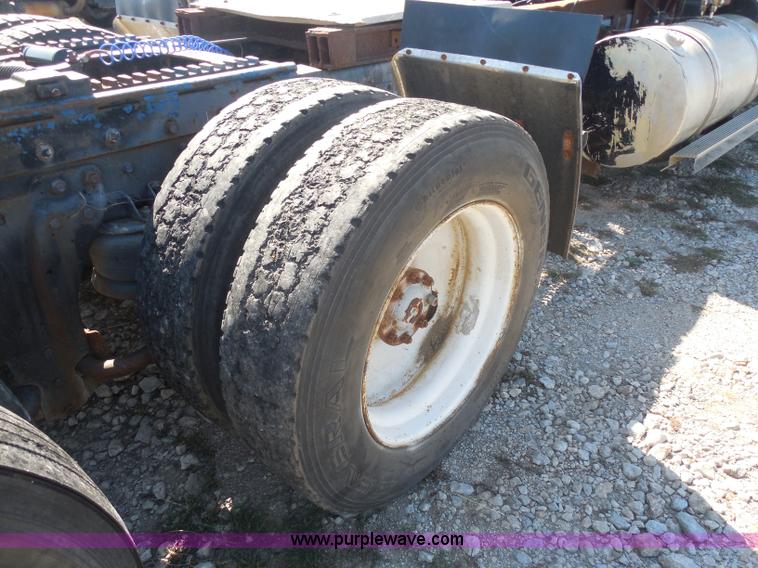 image for item I1315 1980 Kenworth semi truck