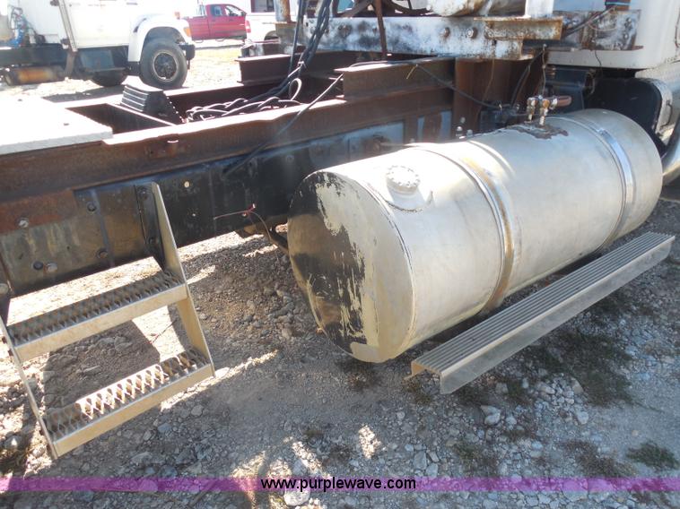 image for item I1315 1980 Kenworth semi truck