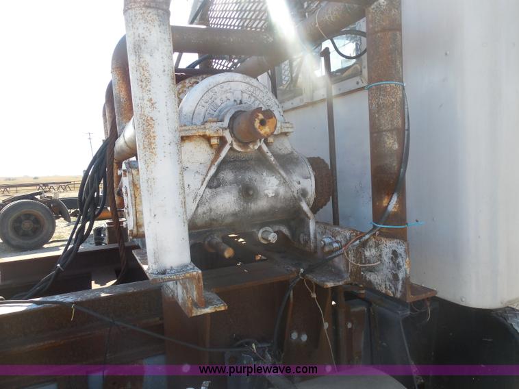 image for item I1315 1980 Kenworth semi truck