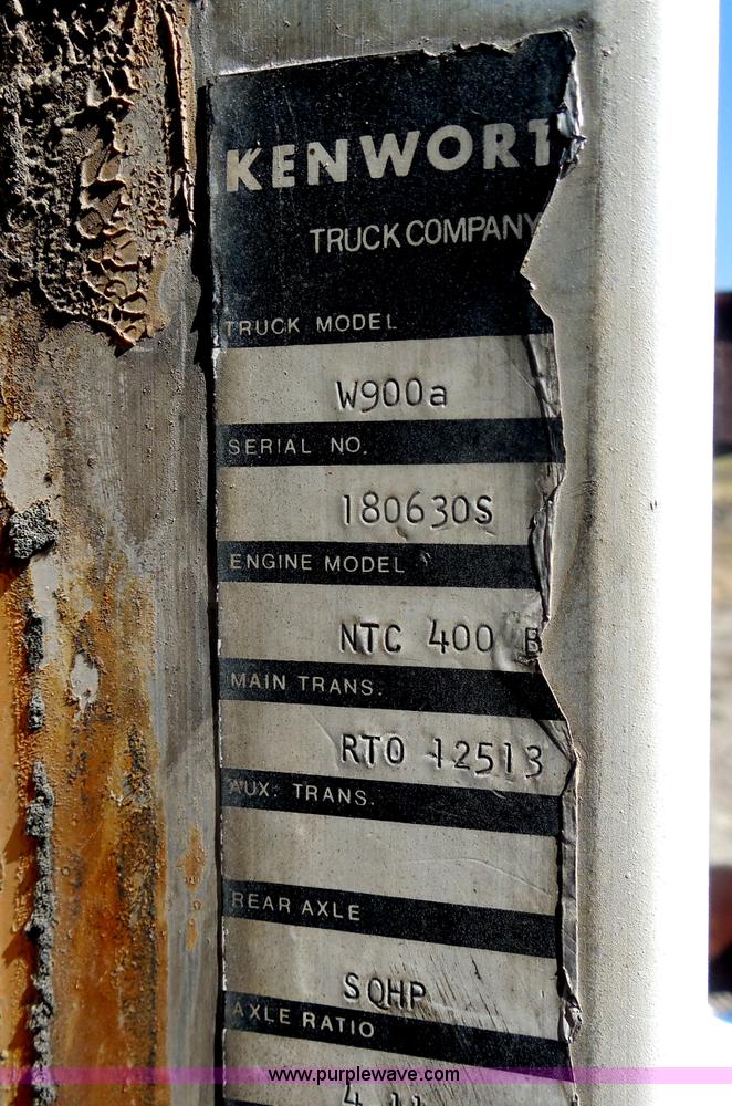 image for item I1315 1980 Kenworth semi truck