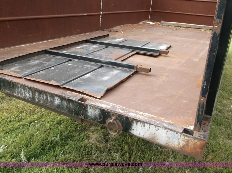 image for item M9267 1974 International Loadstar 1700 service truck