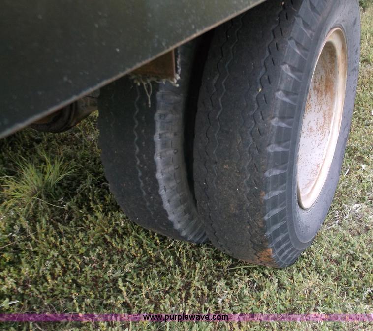 image for item M9267 1974 International Loadstar 1700 service truck