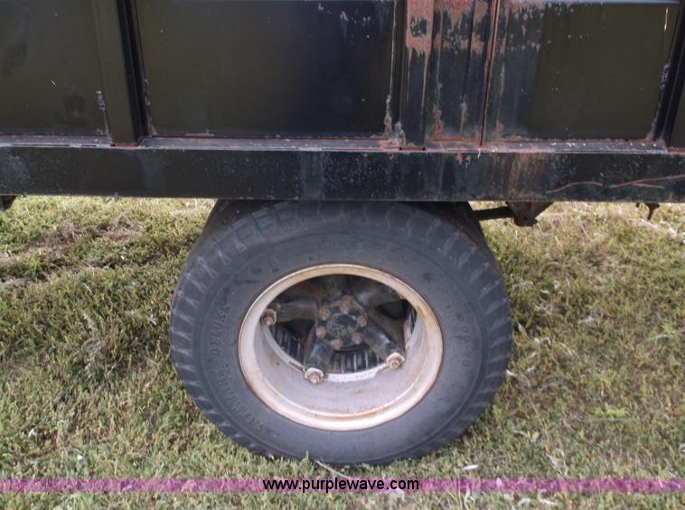 image for item M9267 1974 International Loadstar 1700 service truck