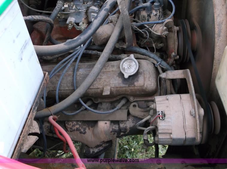 image for item M9267 1974 International Loadstar 1700 service truck