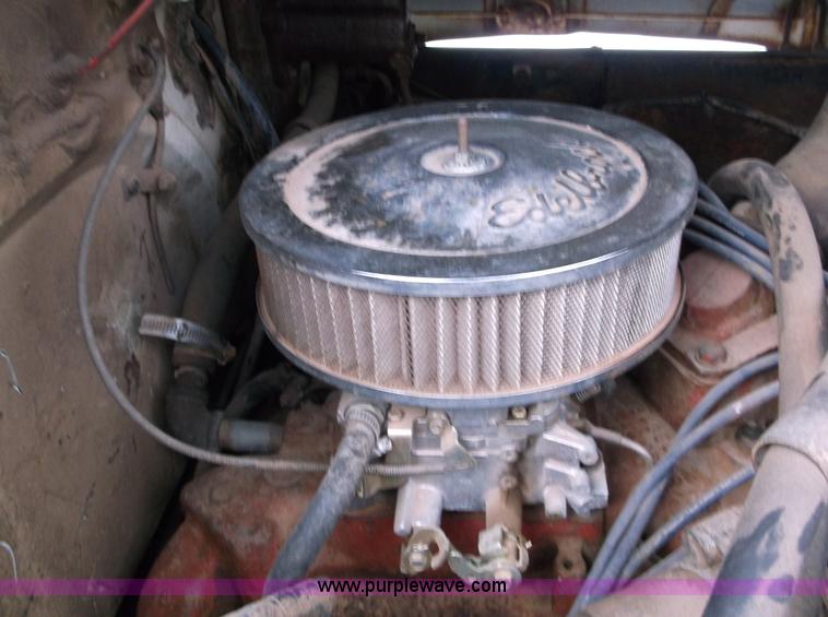 image for item M9267 1974 International Loadstar 1700 service truck