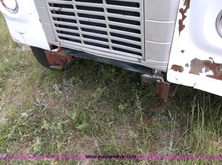 image for item M9267 1974 International Loadstar 1700 service truck