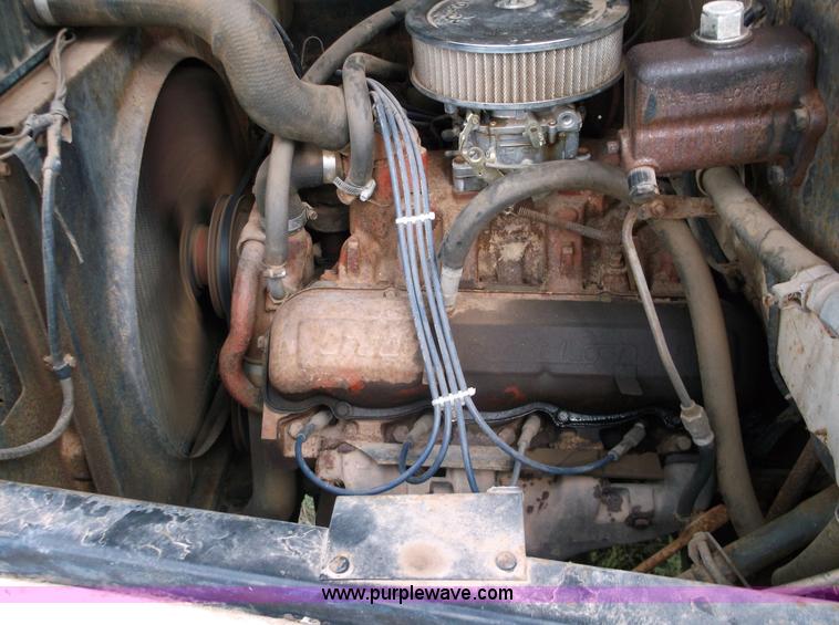 image for item M9267 1974 International Loadstar 1700 service truck