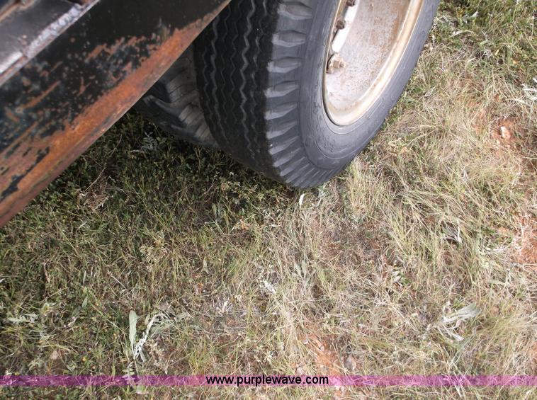 image for item M9267 1974 International Loadstar 1700 service truck