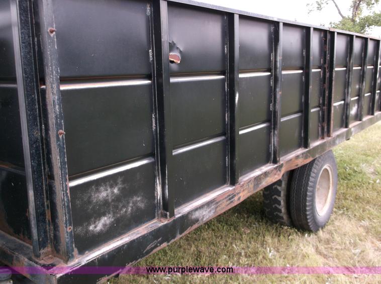 image for item M9267 1974 International Loadstar 1700 service truck