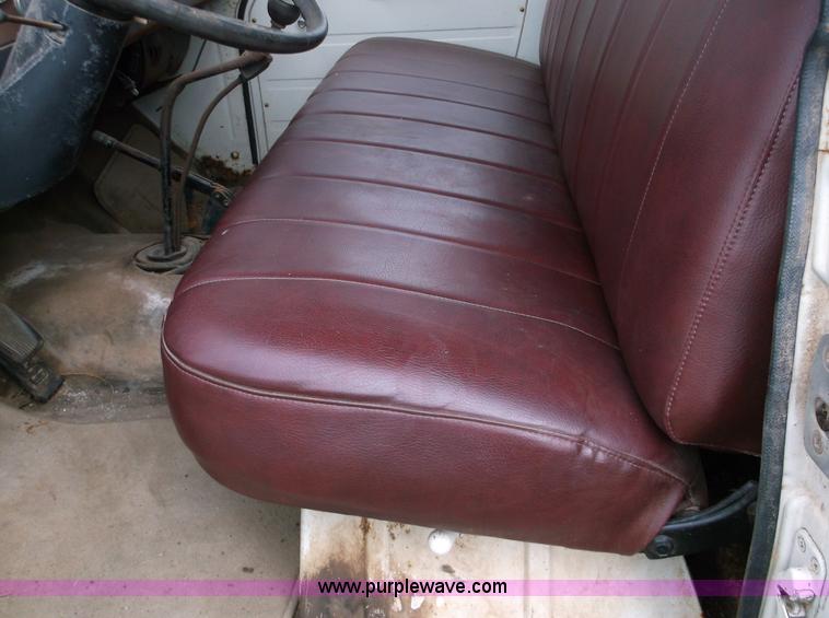 image for item M9267 1974 International Loadstar 1700 service truck