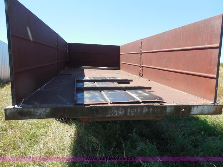 image for item M9267 1974 International Loadstar 1700 service truck