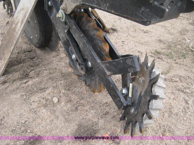 image for item AV9032 (12) Great Plains Air Pro row units