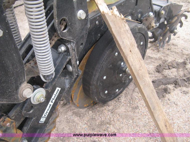 image for item AV9032 (12) Great Plains Air Pro row units