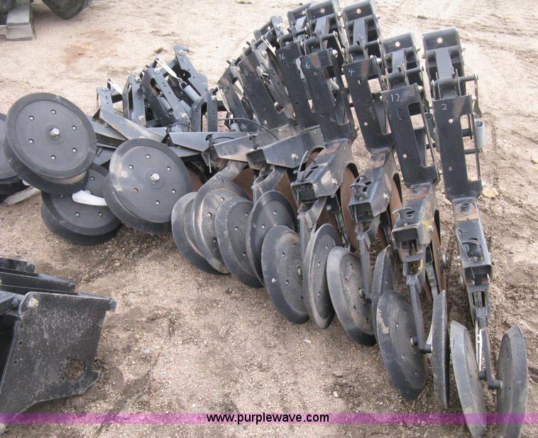 image for item AV9038 (16) Great Plains drill row units