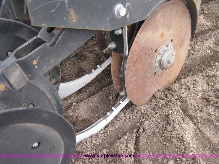 image for item AV9038 (16) Great Plains drill row units