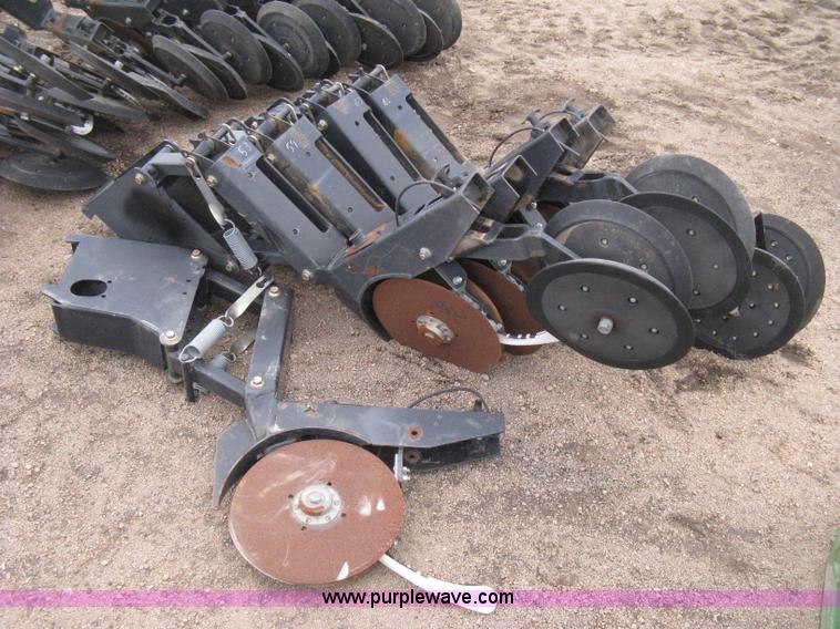 image for item AV9038 (16) Great Plains drill row units