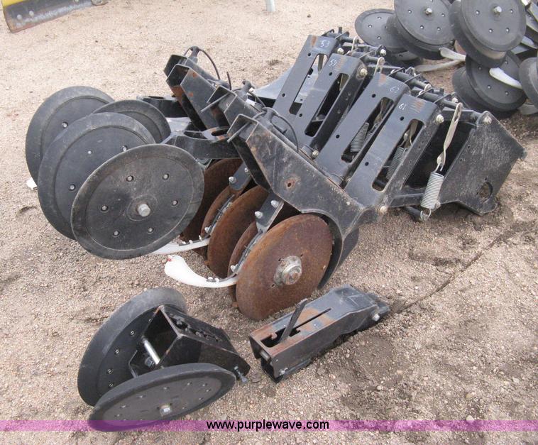 image for item AV9038 (16) Great Plains drill row units