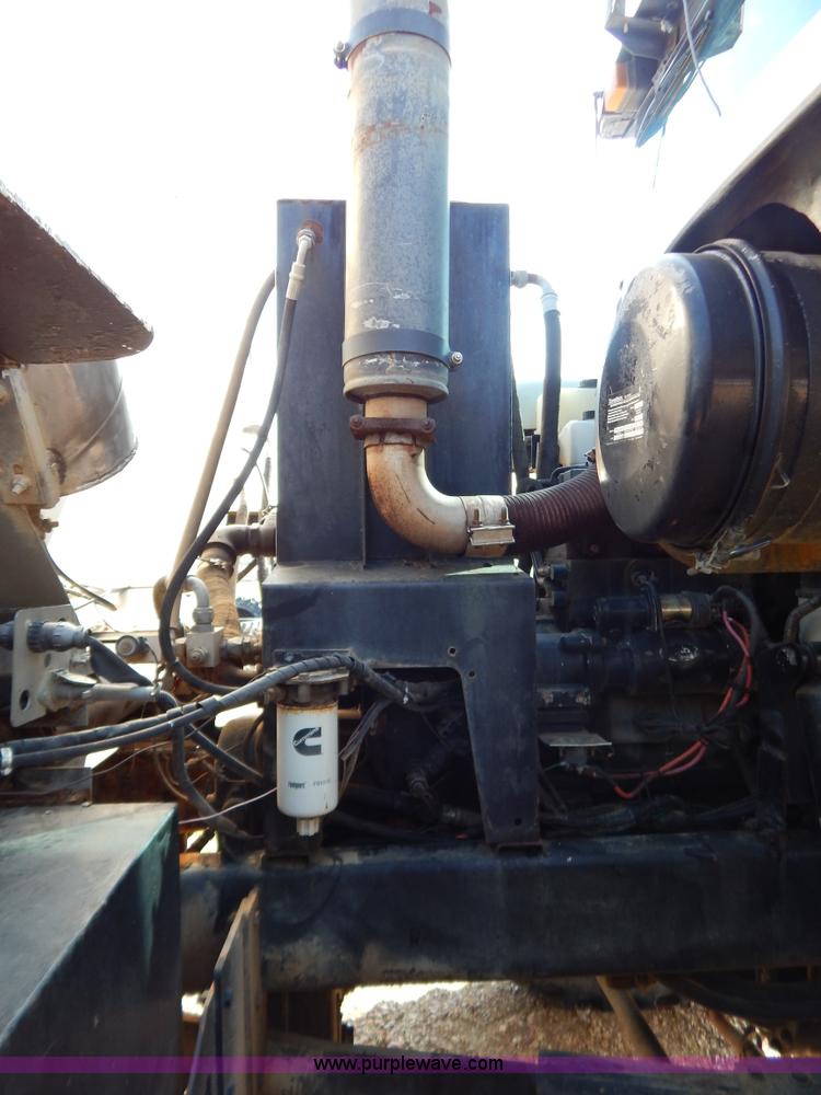 image for item B5885 2002 GVM Prowler 1149T dry fertilizer applicator