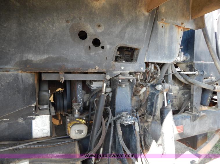 image for item B5885 2002 GVM Prowler 1149T dry fertilizer applicator