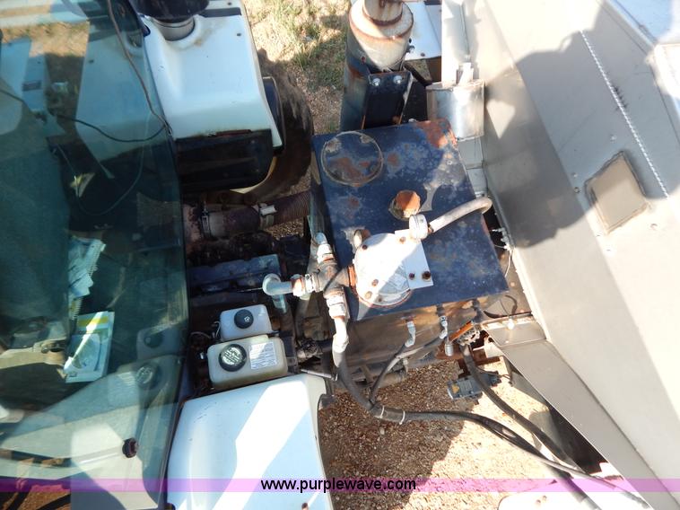 image for item B5885 2002 GVM Prowler 1149T dry fertilizer applicator