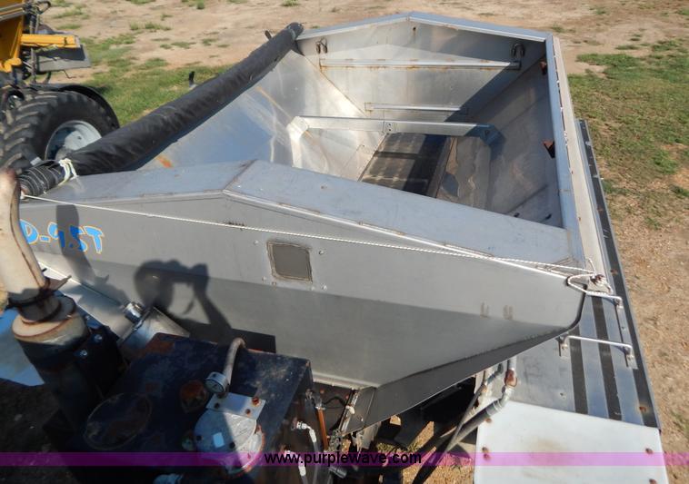 image for item B5885 2002 GVM Prowler 1149T dry fertilizer applicator