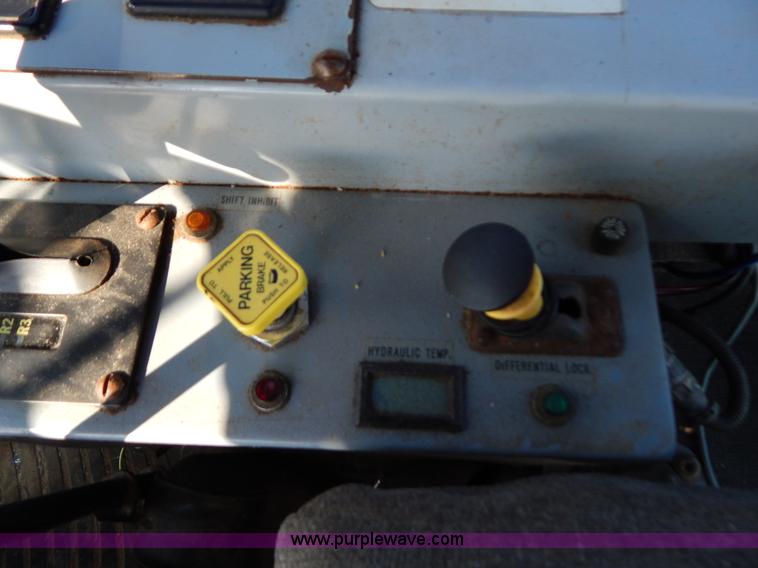 image for item B5885 2002 GVM Prowler 1149T dry fertilizer applicator