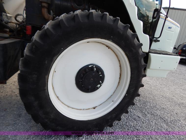 image for item B5886 2004 GVM Prowler 1149T dry fertilizer applicator