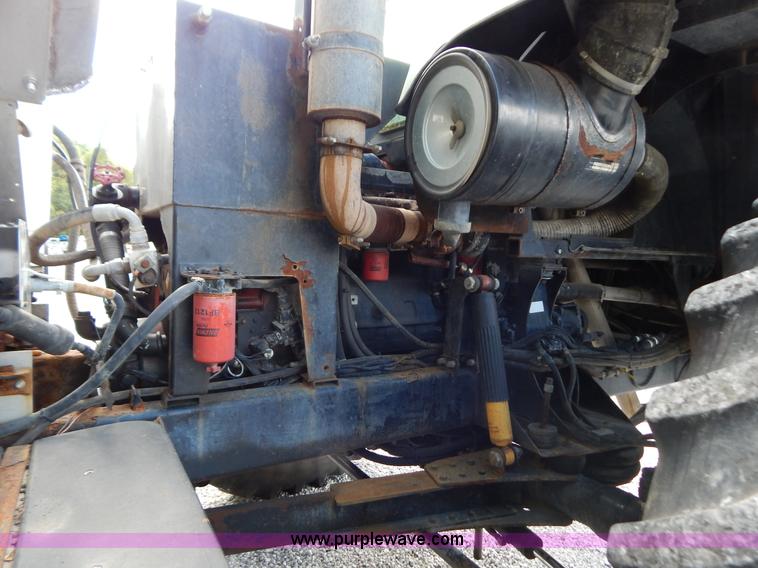 image for item B5886 2004 GVM Prowler 1149T dry fertilizer applicator