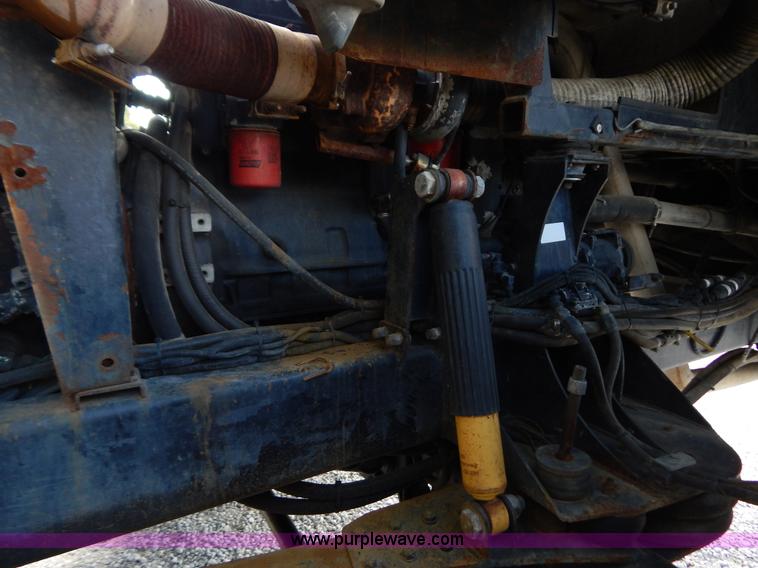 image for item B5886 2004 GVM Prowler 1149T dry fertilizer applicator