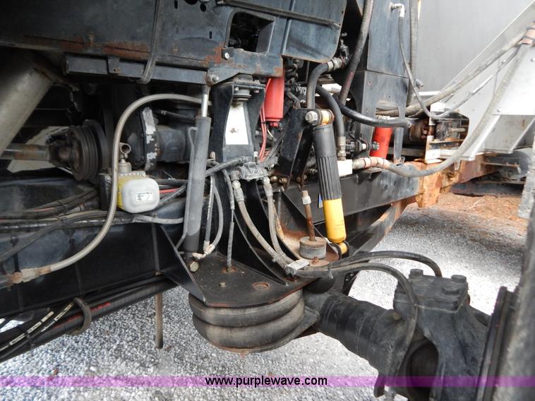 image for item B5886 2004 GVM Prowler 1149T dry fertilizer applicator