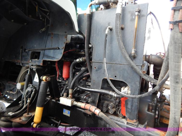 image for item B5886 2004 GVM Prowler 1149T dry fertilizer applicator