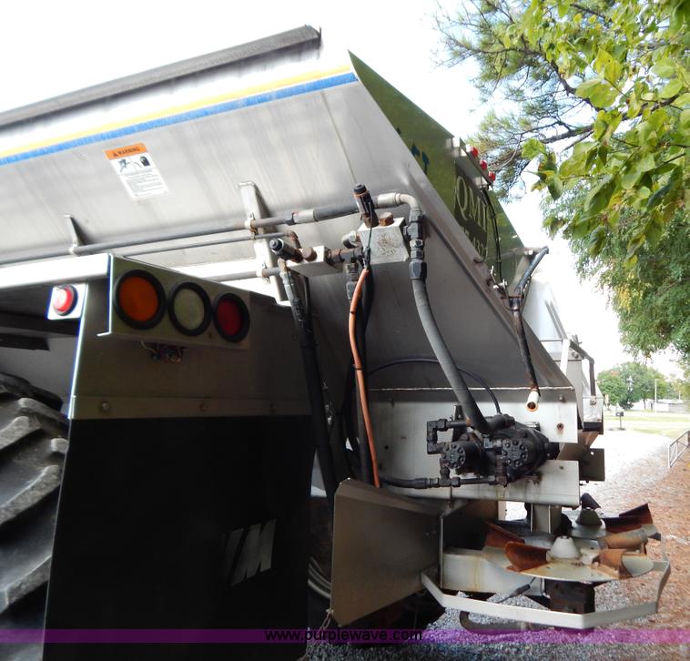 image for item B5886 2004 GVM Prowler 1149T dry fertilizer applicator