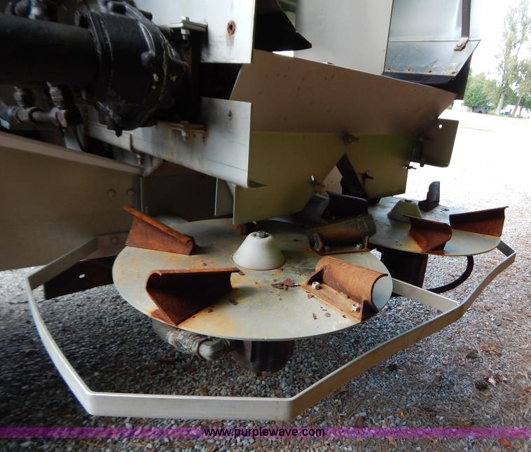 image for item B5886 2004 GVM Prowler 1149T dry fertilizer applicator