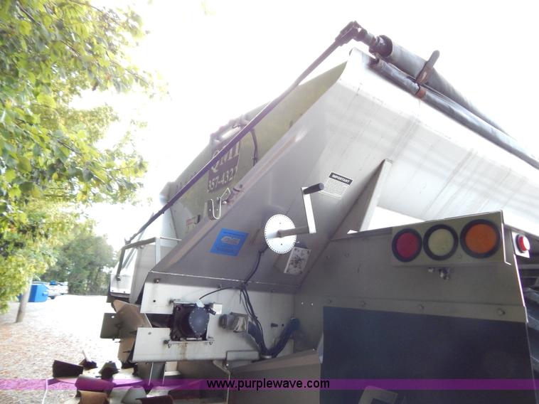 image for item B5886 2004 GVM Prowler 1149T dry fertilizer applicator