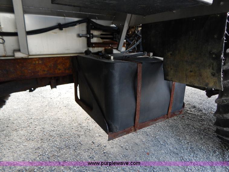 image for item B5886 2004 GVM Prowler 1149T dry fertilizer applicator