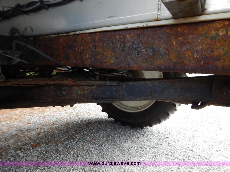 image for item B5886 2004 GVM Prowler 1149T dry fertilizer applicator