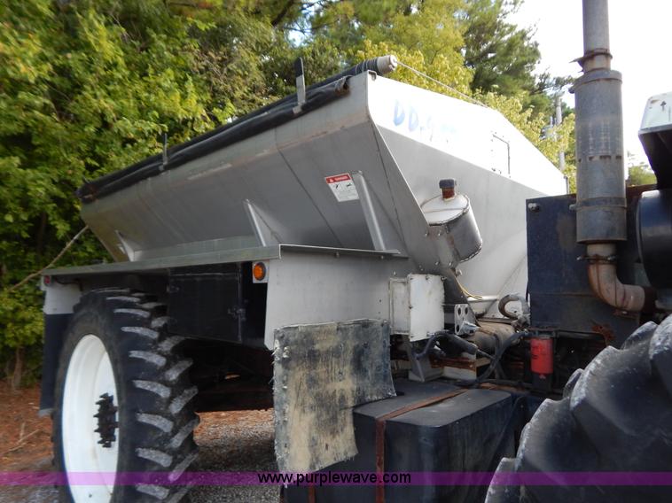 image for item B5886 2004 GVM Prowler 1149T dry fertilizer applicator