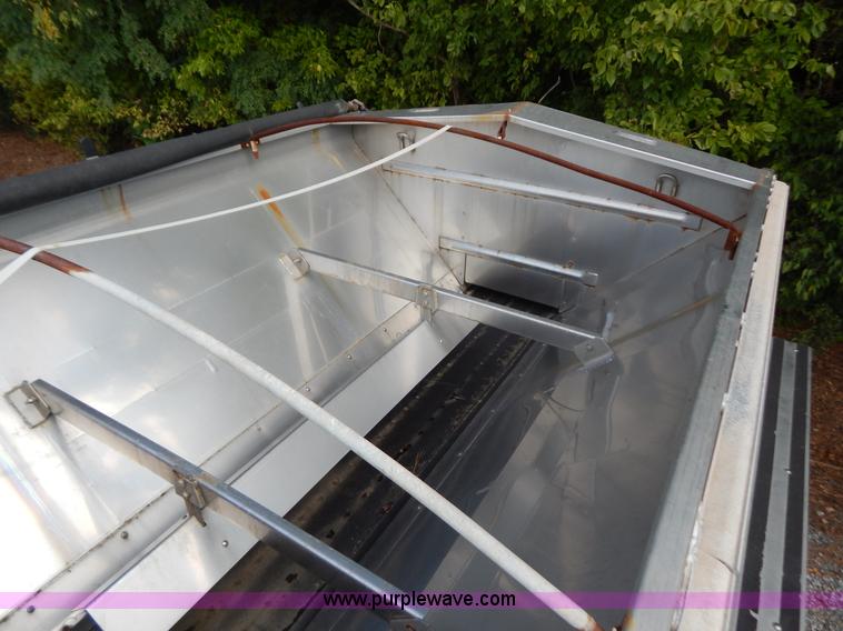 image for item B5886 2004 GVM Prowler 1149T dry fertilizer applicator