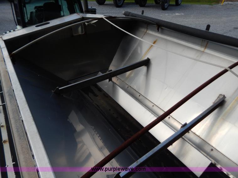 image for item B5886 2004 GVM Prowler 1149T dry fertilizer applicator