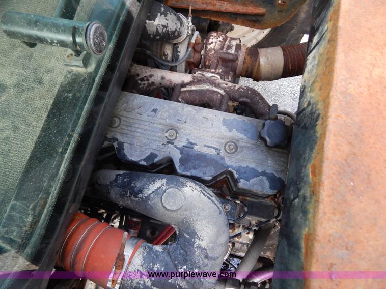 image for item B5886 2004 GVM Prowler 1149T dry fertilizer applicator