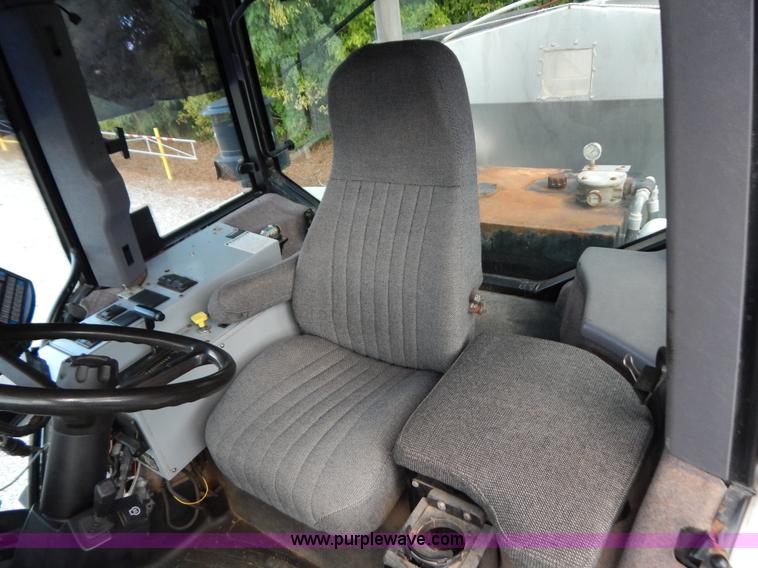 image for item B5886 2004 GVM Prowler 1149T dry fertilizer applicator