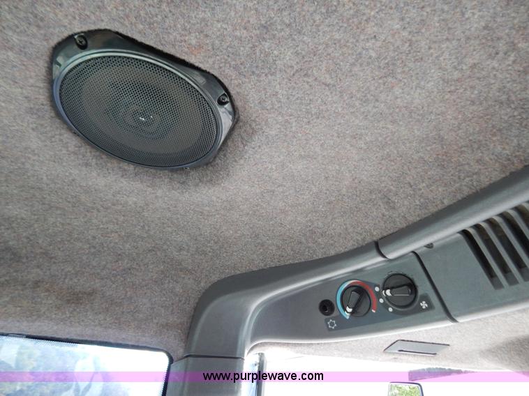 image for item B5886 2004 GVM Prowler 1149T dry fertilizer applicator