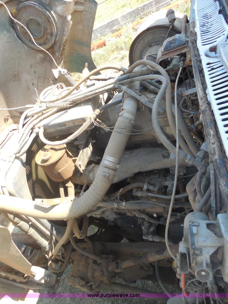 image for item E7601 1991 Ford LS9000 feed truck