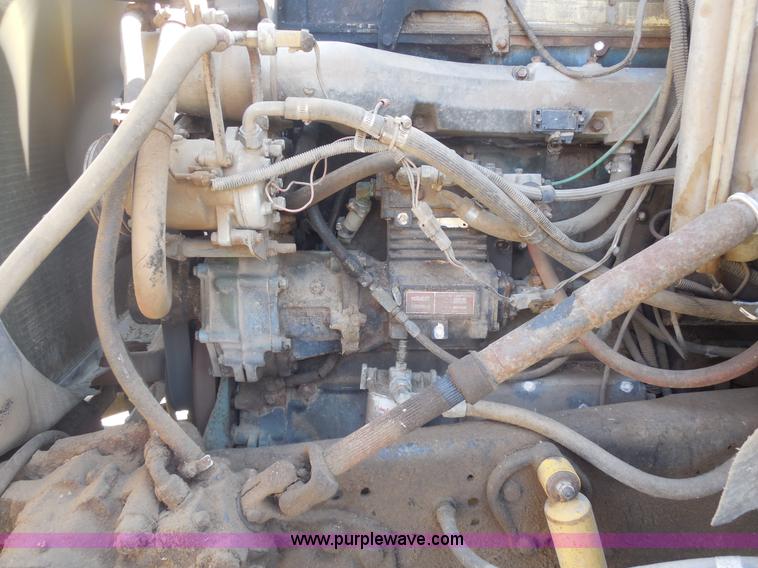 image for item E7601 1991 Ford LS9000 feed truck