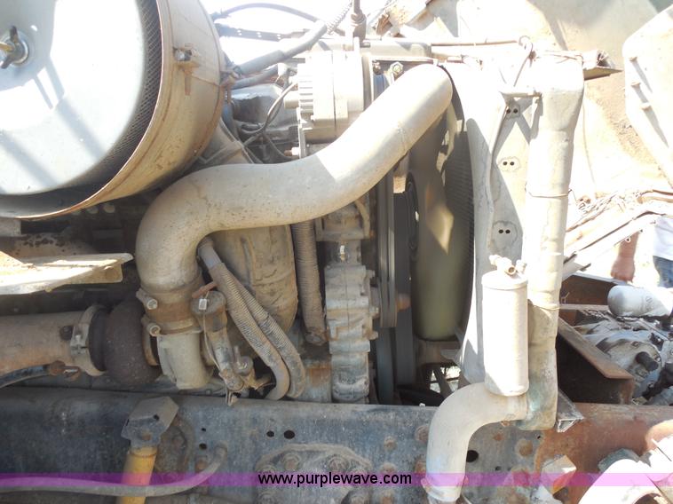 image for item E7601 1991 Ford LS9000 feed truck