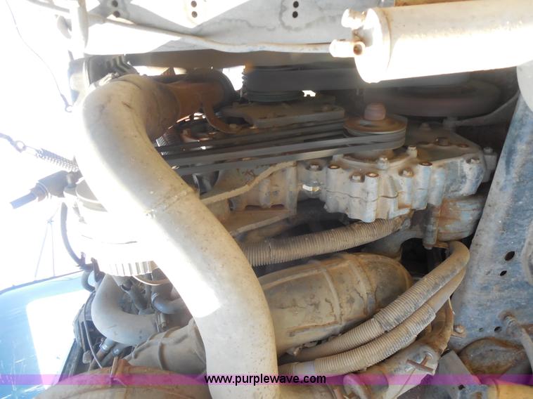 image for item E7601 1991 Ford LS9000 feed truck